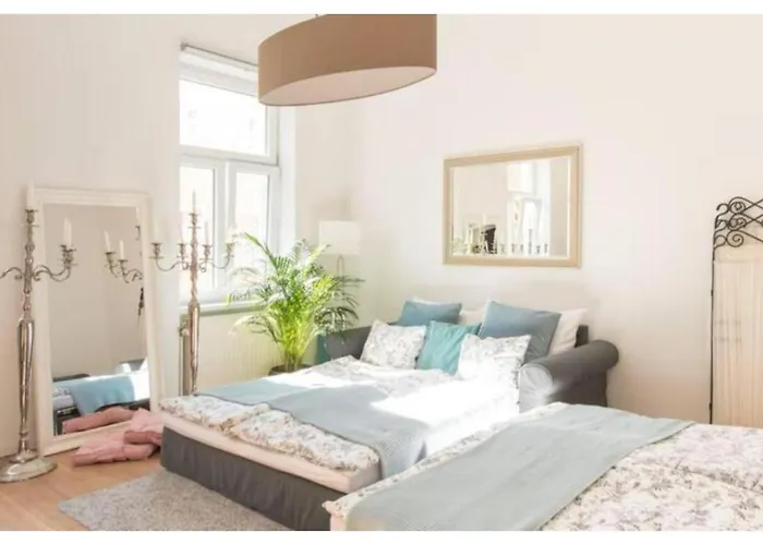 Luxurious And Bright, 5 Min To Center *