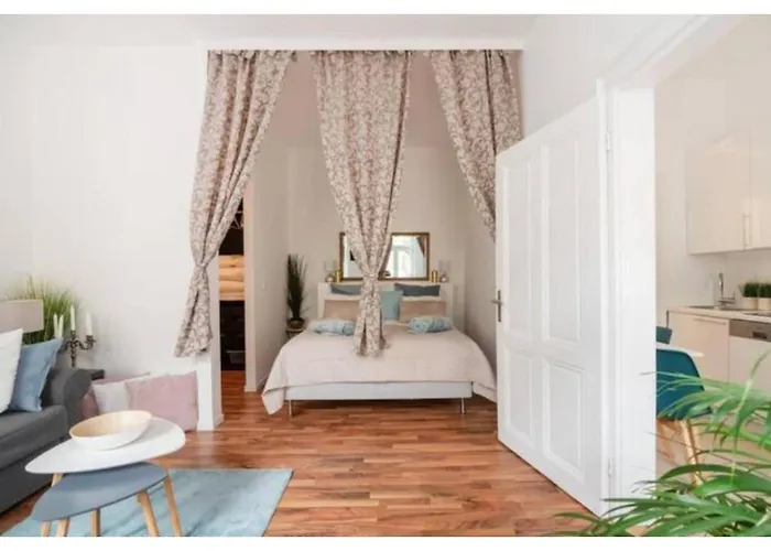 Luxurious And Bright, 5 Min To Center *