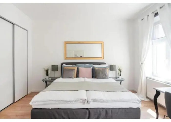 Appartement Luxurious And Bright, 5 Min To Center