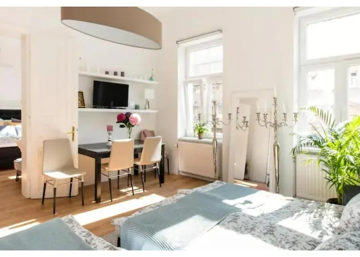 Luxurious And Bright, 5 Min To Center