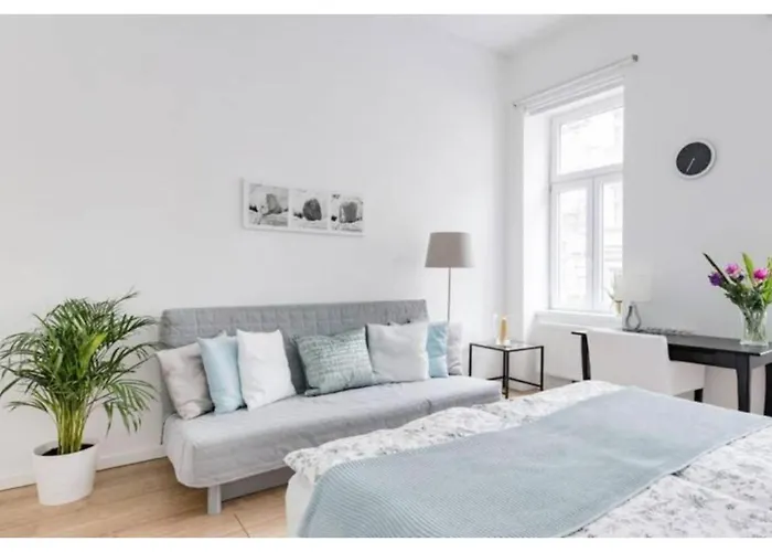 Luxurious And Bright, 5 Min To Center
