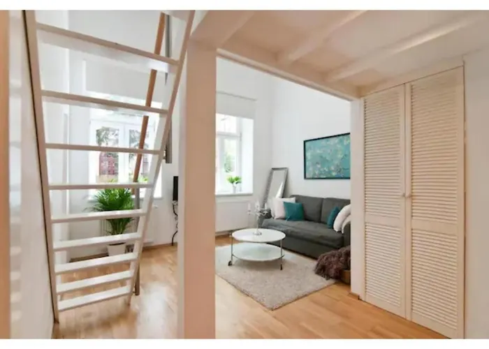Luxurious And Bright, 5 Min To Center *
