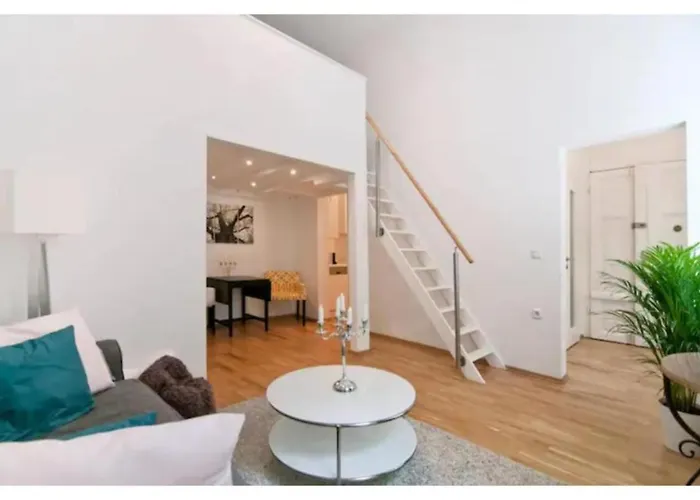 Luxurious And Bright, 5 Min To Center *