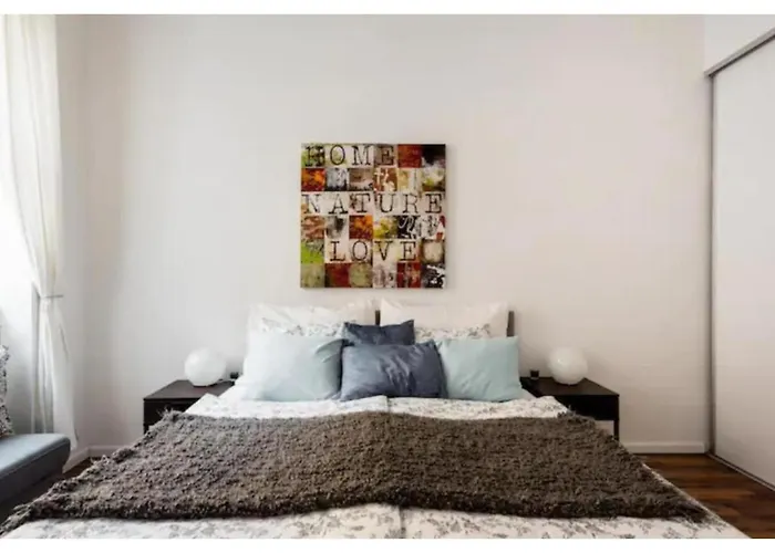 Luxurious And Bright, 5 Min To Center