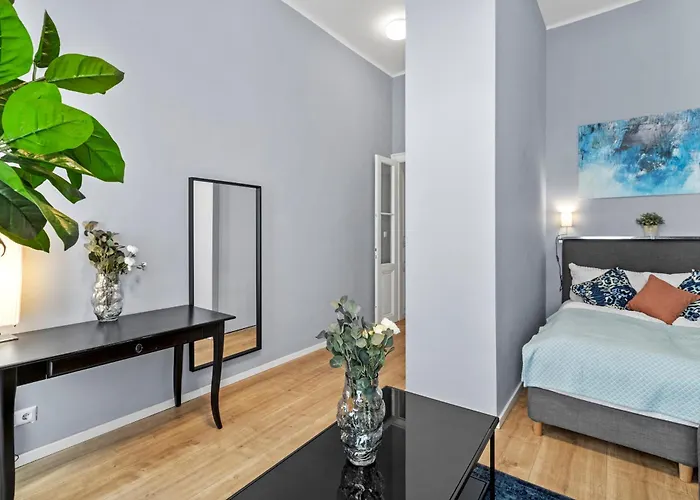 Luxurious And Bright, 5 Min To Center *
