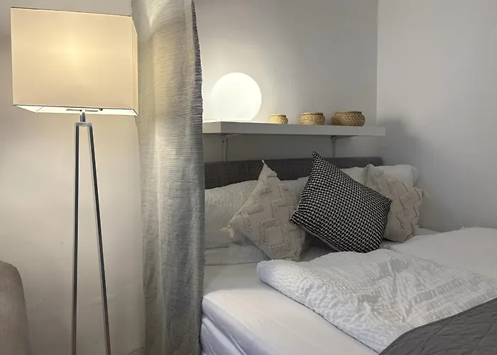 Luxurious And Bright, 5 Min To Center